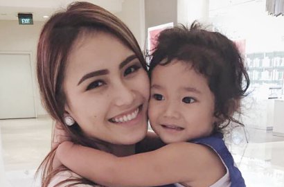 Putri Ayu Ting Ting Pakai Baju Merek Raffi, Netter: Cuma Dikasih Kaos?