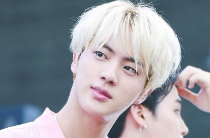 Usai Cedera di 'ISAC 2016', Jin BTS Tenangkan Fans dengan Selfie Ganteng