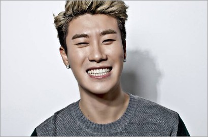 Salah Memakai Kostum, San E Posting Ini di Instagram