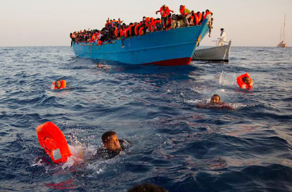 Hampir Tenggelam, Italia Selamatkan 6500 Imigran dari Laut Mediterania