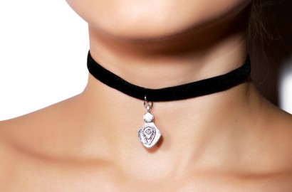 Keren, Inilah Inspirasi Gaya Unik dengan Kalung Choker
