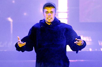 Usai Foto Seks Beredar, Justin Bieber Kepergok Peluk Mesra Cewek Lain