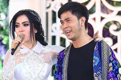 Syahrini Duet Keren Bareng Cakra Khan di Bali, Netter: Lagunya Apa Ya?