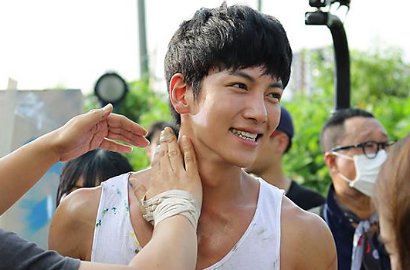 Super Ganteng di BTS 'K2', Lengan Berotot Ji Chang Wook Bikin Salah Fokus