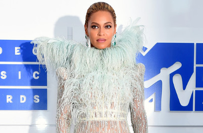 Wow, Ada Nama Desainer Asal Surabaya Dibalik Penampilan Beyonce di MTV VMA 2016