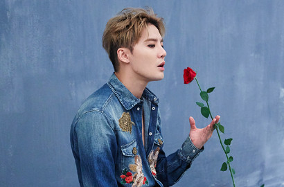 Duduk di Ruang Tunggu, Junsu JYJ Malah Mirip Pemotretan