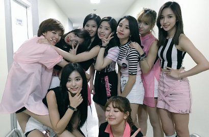Adu Unyu, Twice Siap Unjuk Kemampuan Memasak di Foto Teaser 'Idol Chef King'