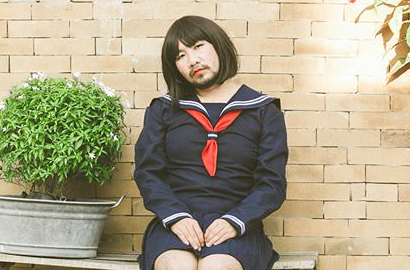 Cosplay Jadi Siswi Sekolah, Foto Pria Berewok Ini Viral di Medsos