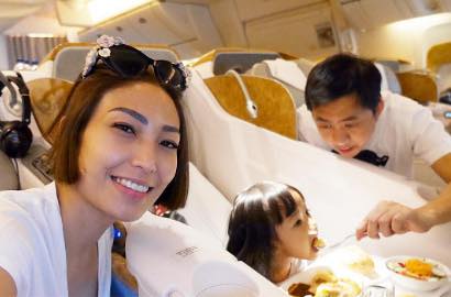 Liburan ke Dubai, Ayu Dewi Langsung Nyebur ke 'Oase Padang Pasir'