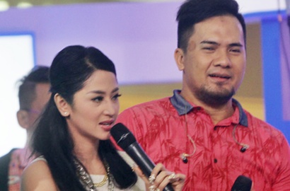 So Sweet, Dewi Persik Jenguk Saipul Jamil di Rutan Cipinang