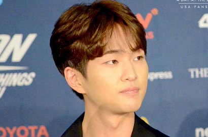 Pemain 'Descendants' Ramai-Ramai Datang ke Konser Onew, Ada Song Couple?