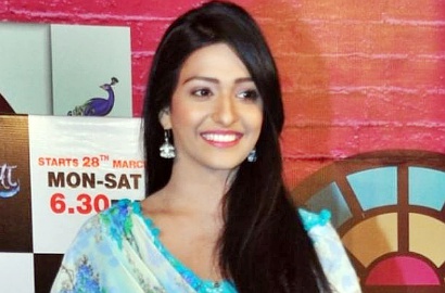 'Putri Biru' Diisukan Bakal Dibungkus di India, Begini Tanggapan Aishwarya Khare