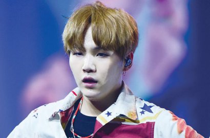 Lihat Suga Pingsan, Manajer BTS Ini Malah Joget Santai