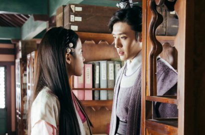 Romantis Dihujani Salju, Kang Ha Neul-IU Siap Bikin Fans 'Scarlet Heart' Baper