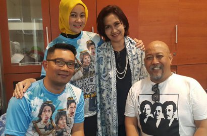 Kocak, Ridwan Kamil Ancam Cabut KTP Warga yang Tak Nonton 'Warkop DKI Reborn'