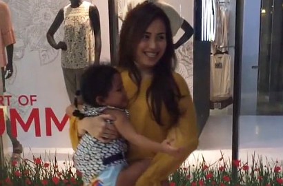 Pakai Dress Ibu Hamil Ala Chelsea Olivia, Ayu Ting Ting Banjir Kritikan Netizen