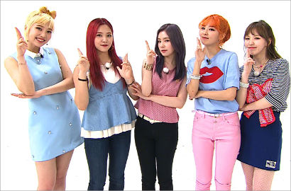 Red Velvet Random Play Dance di 'Weekly Idol', Wendy Kesangkut Stocking