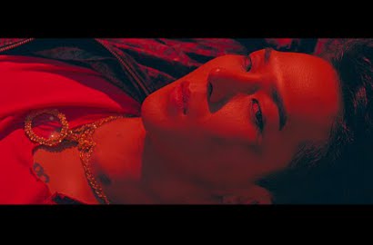 Mino Winner Cumbu dan Cium Mesra Cewek di MV 'Body'