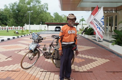 Hebat, Kakek 74 Tahun Ini Kuat Kelilingi Indonesia dan 3 Negara Naik Sepeda