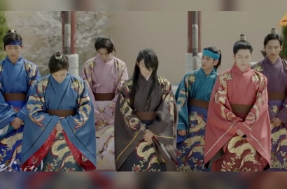 Ganteng Jadi Pangeran di 'Moon Lovers', Baekhyun cs Unyu Saat Lulus SMA