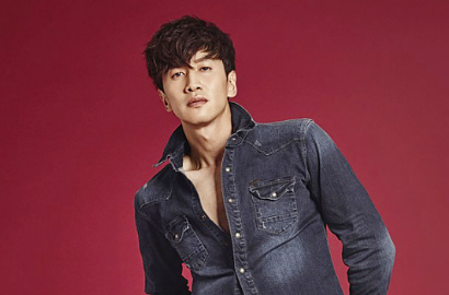 Nggak Kocak Lagi, Lee Kwang Soo Ganteng Abis di Syuting Iklan Baru