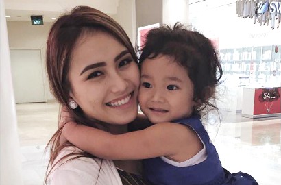 Pamer Foto Sayang Bilqis, Ayu Ting Ting Dibully Lebay dan Pencitraan