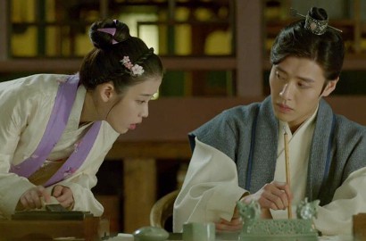 Ceritakan Wang Wook-Hae Soo, Suara Tae Yeon Bikin Nangis di MV OST 'Moon Lovers'