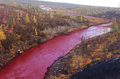Ternyata, Ini Alasan Sungai di Rusia Tiba-Tiba Berubah Merah