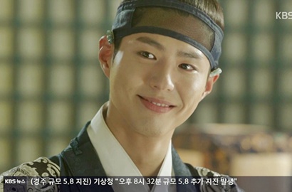 Lucu Ngeri, Park Bo Gum Pamer Meme Kepala Ditusuk Panah di 'Moonlight'