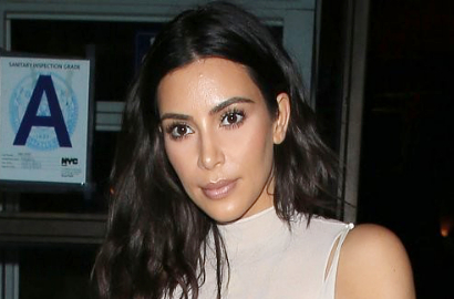 Buset, Kim Kardashian Kumpulkan 6 Ribu Foto Selfie Dari Liburan di Meksiko