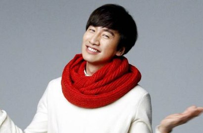 Lee Kwang Soo Super Santai di Iklan 'Shilla Duty Free'