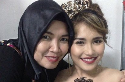 Pamer Renang Bareng Keluarga di Villa, Ibu Ayu Ting Ting Malah Dihujat Netter