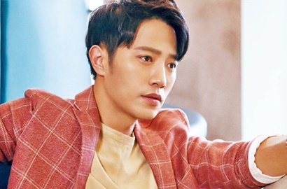 Pakai Setelan Jas Putih, Jin Goo Super Ganteng di Red Carpet ITA 2016