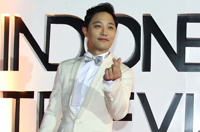 Kedinginan Gara-Gara AC, Foto Jin Goo di Jakarta Bikin Fans Ngakak