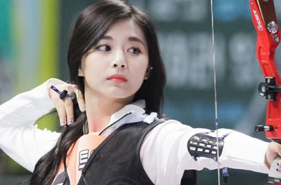 Dramatisnya Kibasan Rambut Tzuyu Saat Panahan di 'ISAC 2016' Jadi Viral