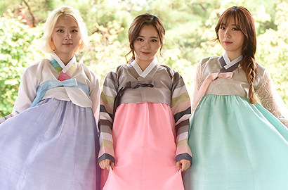 Ladies' Code Rayakan Chuseok Dengan Hanbok Cantik