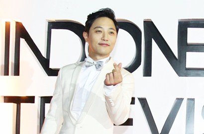 Wefie Bareng Raffi Ahmad cs di 'Dahsyat', Senyum Jin Goo Bikin Meleleh