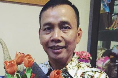Ayah Ayu Ting Ting Komentari Kabar Putrinya Kepergok Bareng Raffi di Apartemen
