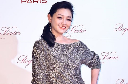 Nyalon Bareng Anak dan Suami, Barbie Hsu Makin Cantik Mempesona
