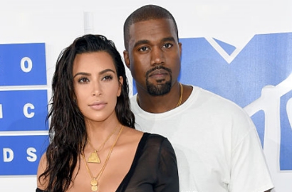 Kencan Romantis Bareng Kanye West, Kim Kardashian Pede Kenakan Lingerie