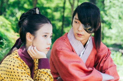 Siap-Siap Baper, Manisnya Lee Jun Ki Godain IU di BTS 'Scarlet Heart Ryeo'