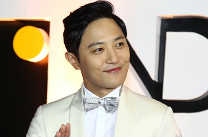 Agensi Unggah Jin Goo Pamerkan Trofi ITA 2016, Fans Indonesia Bangga