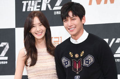 Tampil Serasi, Yoona-Ji Chang Wook Senyum Ceria di Presscon 'K2'