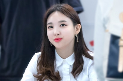 Pakai Gaun Pengantin, Fans Bingung Nayeon Akan Nikah?