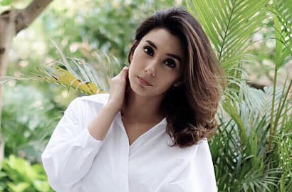 Pamer Foto Fitting Baju, Tyas Mirasih Bakal Nikah?