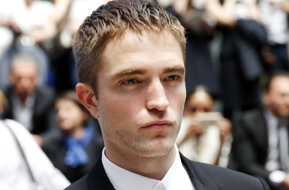 Bikin Heboh, Media Ini Rilis Pengakuan Robert Pattinson Gay