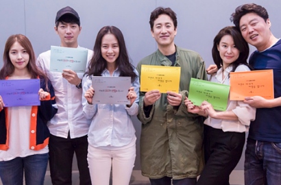 Penuh Tawa, Song Ji Hyo Cs Ikuti Pembacaan Naskah 'My Wife Is Cheating'