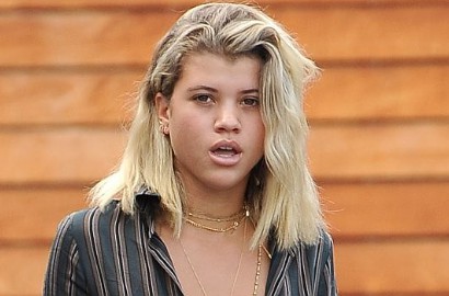 Tak Galau, Sofia Richie Pamer Payudara Pasca Putus Dari Justin Bieber