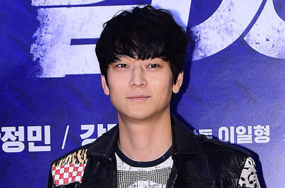 Kang Dong Won Meringkuk Ketakutan di Poster 'Vanishing Time'