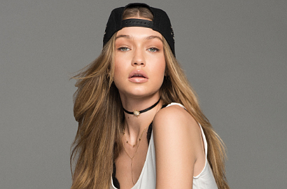 Pakai Baju Pendek Warna Nude, Kaki Jenjang Gigi Hadid Ini Bikin Iri